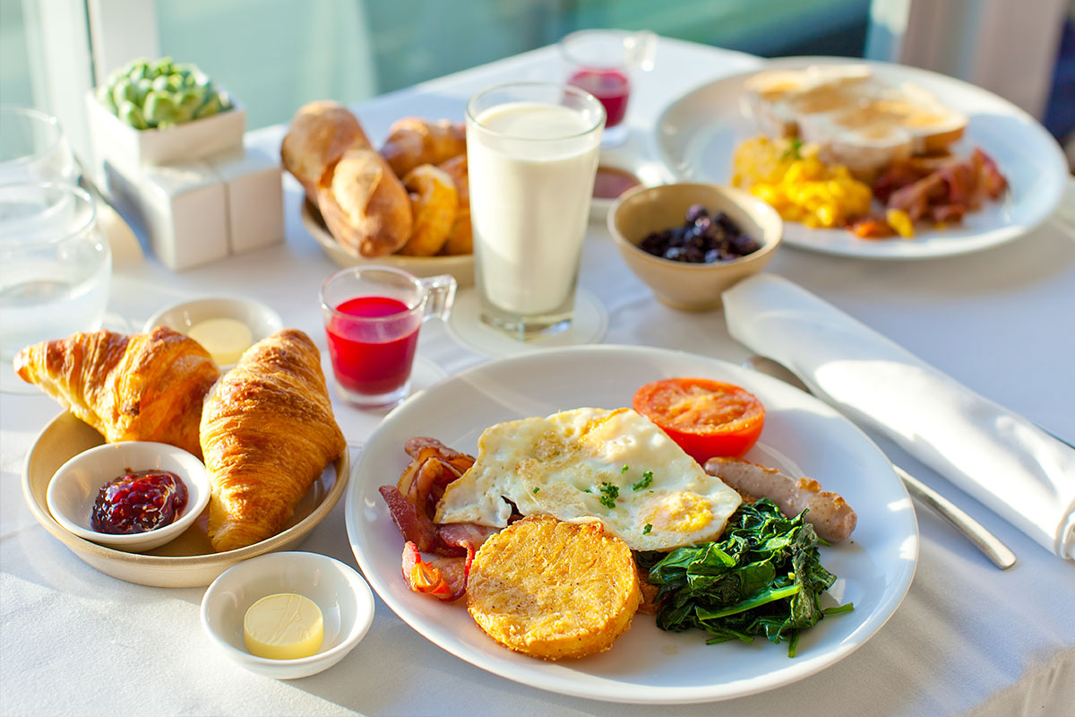 Zum Frühstück haben wir im Arkona Strandhotel ein Frühstücksbuffet mit süßen und pikanten Speisen für Sie.